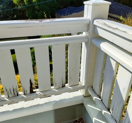 木製手すりの腐食　ベランダ